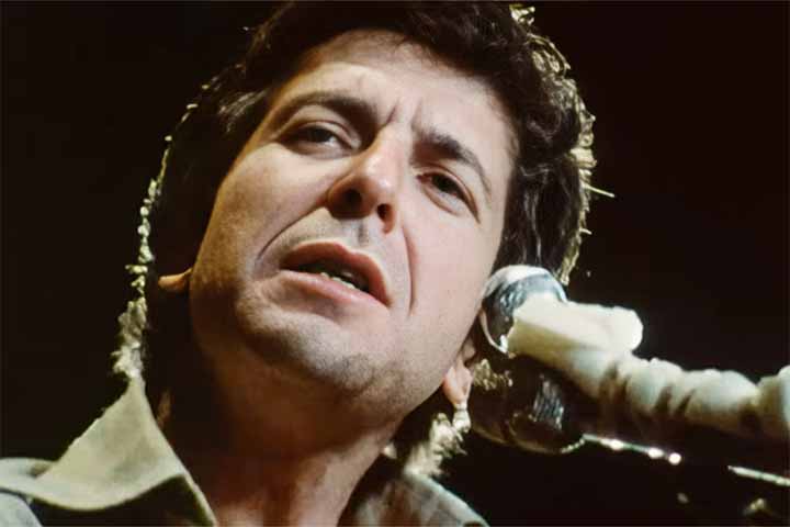 Canções como “Suzanne” e “So Long, Marianne” revelaram uma lírica intimista e sofisticada, que rapidamente conquistou ouvintes atentos às nuances emocionais e poéticas.
