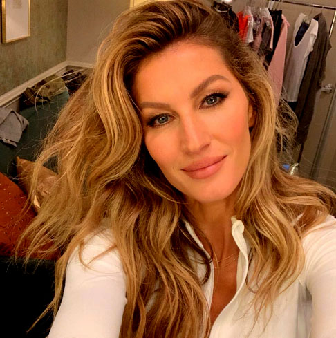 Gisele mencionou soltar a franga, fofo e mandar bala. A entrevista foi para divulgar o livro de receitas de Gisele.