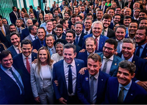 Filiados de União Brasil e Progressistas durante evento de lançamento da federação, em abril de 2025