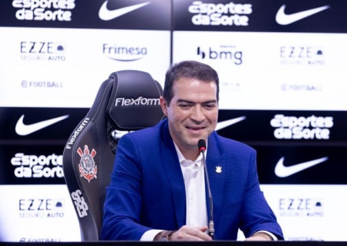 Marcelo Paz fala durante apresentação no Corinthians