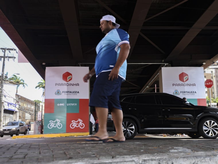 FORTALEZA, CEARÁ,  BRASIL- 12..01.2026:  A Prefeitura Municipal de Fortaleza, por meio da Empresa de Transporte Urbano de Fortaleza (Etufor), inaugura a primeira Paradinha, espaço de apoio e convivência voltado para motoristas, de carro ou de moto, que atuam efetuando entregas.  (Daniel Galber/Especial para O POVO)