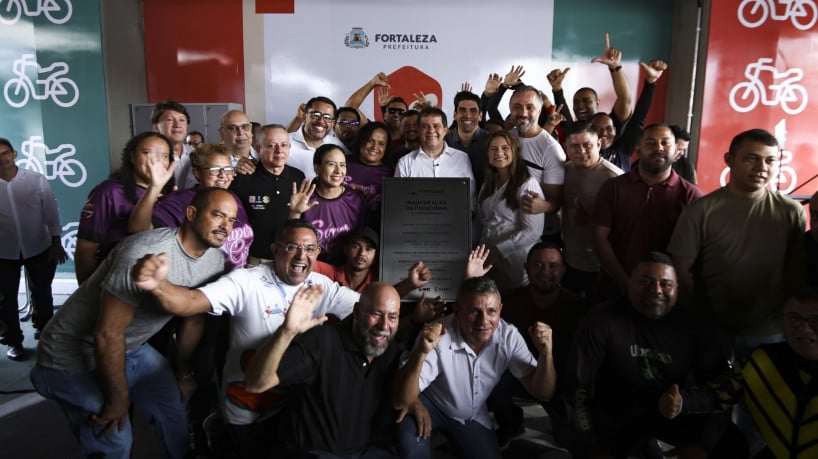 O espa&ccedil;o conta com 35 vagas sinalizadas para motos e seis para carros, &aacute;rea de conviv&ecirc;ncia e descanso, banheiros para higiene, pontos de hidrata&ccedil;&atilde;o com bebedouros, arm&aacute;rios, totens para carregamento de celulares e calibrador de pneus. 
 