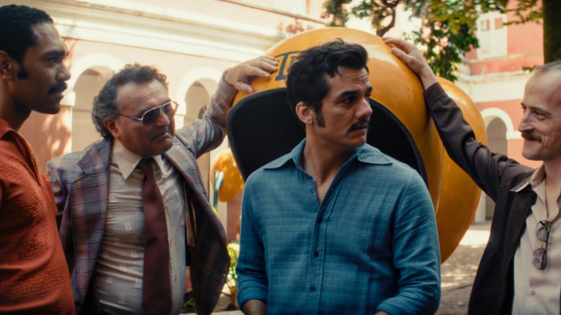 Vencedor do Globo de Ouro e dirigido por Kleber Mendonça Filho, O Agente Secreto segue em cartaz em Fortaleza, com sessões em cinemas e no Cineteatro São Luiz. 