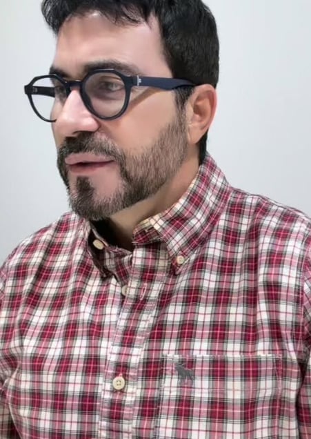 Durante o programa “Angélica Ao Vivo”, o padre Fábio de Melo revelou que foi diagnosticado há seis anos com doença de Ménière e que seus sintomas melhoraram após retirar o açúcar da dieta. A decisão foi motivada pelas crises que ele enfrentava, marcadas por vertigem e desconforto.