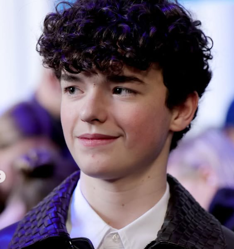 Aos 16 anos, ele é o mais novo a vencer na categoria Melhor Ator Coadjuvante em TV. E o segundo mais jovem a ganhar o prêmio em geral, atrás apenas de Ricky Schroder, que faturou o Globo de Ouro de Melhor Nova Estrela do Ano, aos 9 anos, pelo filme O Campeão, em 1980. 