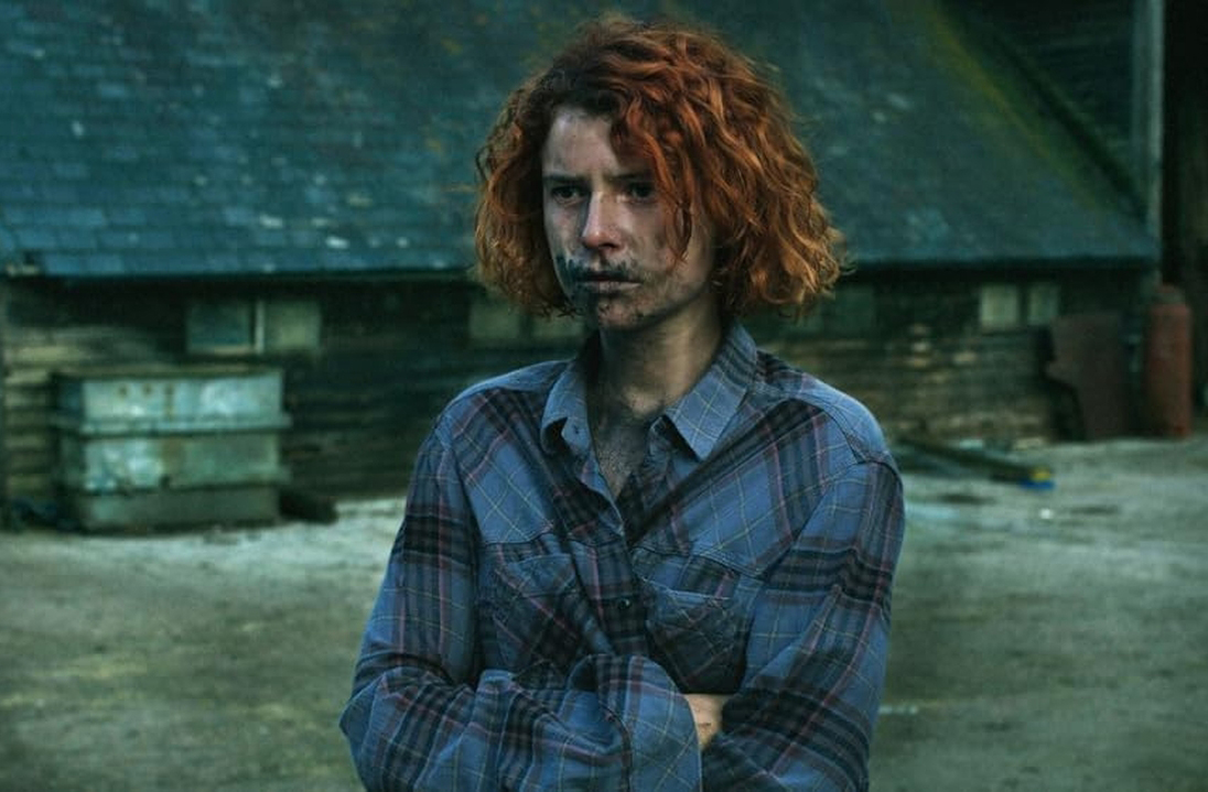 Sua estreia nos cinemas ocorreu em 2017 com A Fera e, no ano seguinte, ganhou o British Independent Film Award pelo papel que revelou sua força dramática e intensidade emocional. A crítica destacou sua entrega e profundidade, um reconhecimento que abriu portas para produções maiores.

