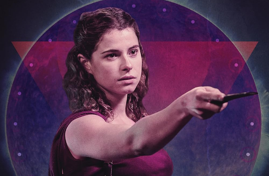 Após o teatro, ela começou a aparecer em produções televisivas britânicas. Atuou em séries e minisséries, revelando versatilidade diante das câmeras. Com cada papel, ampliava seu repertório, conquistava novos públicos e sua carreira se expandia para além dos palcos.


 