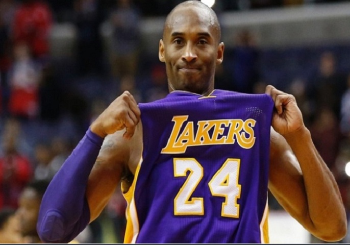 Kobe Bryant — Ex-jogador de basquete e ídolo do Los Angeles Lakers, morreu em 26 de janeiro de 2020, na queda de um helicóptero na Califórnia, aos 41 anos. Deixou um legado histórico na NBA, com cinco títulos e impacto global no esporte.