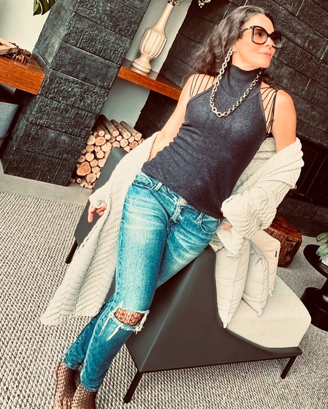 Mesmo longe de produções inéditas, ela destaca que segue presente na TV por meio das reprises. 
