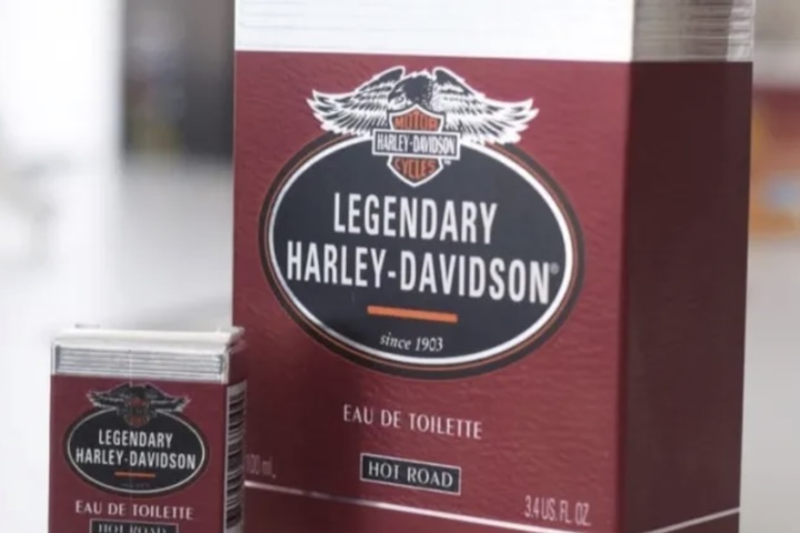 Perfume da Harley-Davidson: Uma das maiores fabricantes de motocicletas do mundo tentou inovar e lançar sua própria marca de perfume, mas o produto foi um fracasso total e acabou sumindo do mapa. 