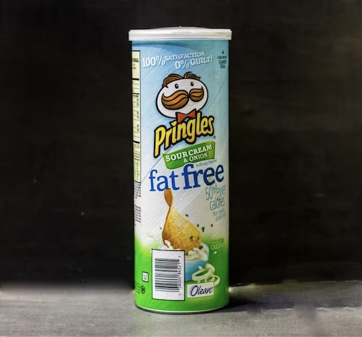 Pringles do piriri: Nos anos 1990, aproveitando a moda das dietas com poucas calorias, a Pringles lançou a versão Fat-Free, feita com o aditivo Olestra, que substituía a gordura e prometia metade das calorias da batata original.