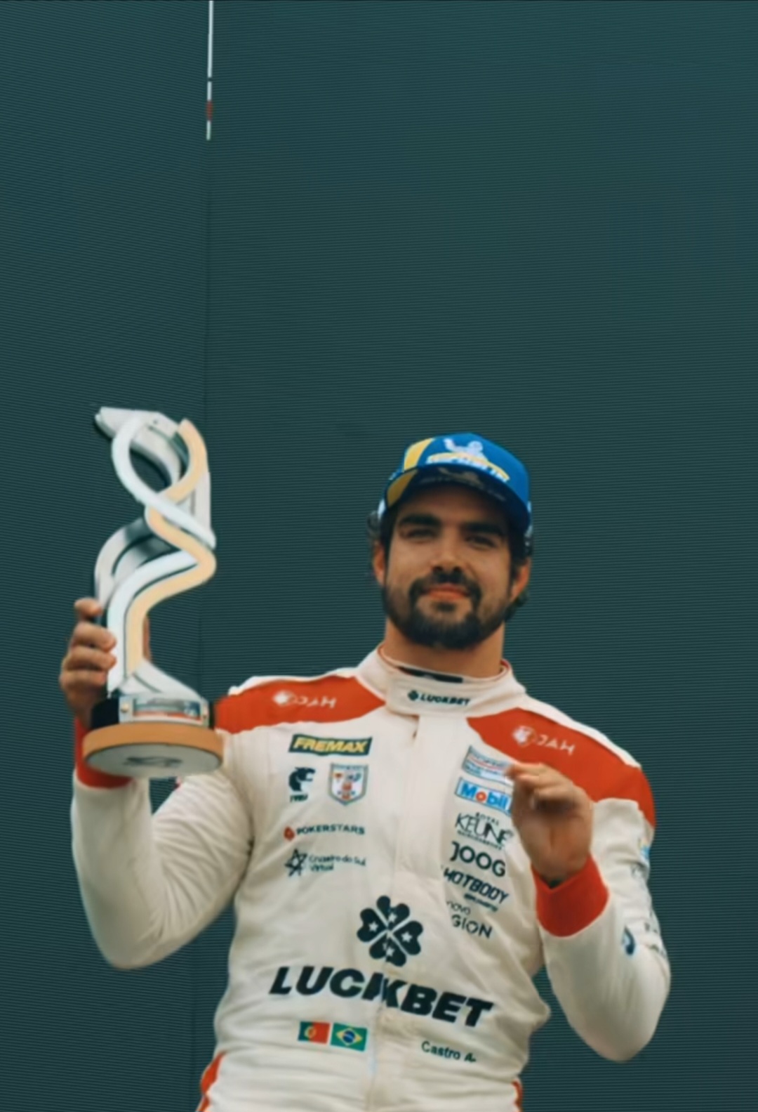 Caio afirmou que não era possível conciliar as duas atividades e que a transição foi planejada ao longo dos últimos anos, movida pela paixão por velocidade. Do começo no Kart em 2015, passando pela Fórmula A no Uruguai até ingressar na Porsche Cup em 2020, onde disputou corridas de alta performance. Em julho de 2021, faturou a Porsche Cup Brasil no Autódromo de Interlagos.
