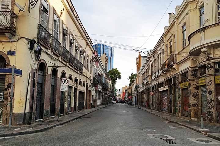 A Rua do Senado, no centro do Rio de Janeiro, conquistou um feito inédito ao ser reconhecida pela revista britânica “Time Out” como a mais “cool” (“legal”, em português) do mundo em 2025. 
