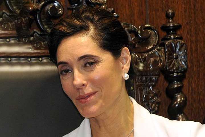 Christiane Torloni foi casada quatro vezes. Da união com o diretor Dennis Carvalho nasceram os filhos gêmeos Leonardo e Guilherme. Em 1992, quando tinha 12 anos, Guilherme morreu em um acidente. 

