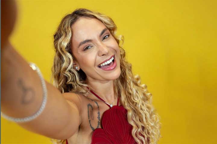 Melhor amiga da Gil do Vigor no BBB 21, Sarah Andrade teve uma passagem marcante pelo reality e está de volta. Fora da casa, ela aproveitou a visibilidade para se consolidar entre as personalidades da mídia. 