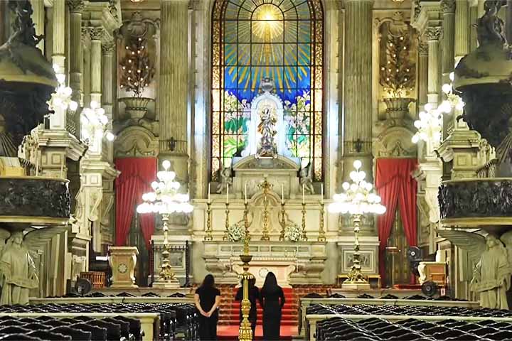 Tombada pelo Instituto do Patrimônio Histórico e Artístico Nacional (Iphan), a Igreja da Candelária possui em seu acervo obras de artistas importantes da época, como os murais de João Zeferino da Costa e vitrais alemães e púlpitos em estilo art nouveau de Rodolfo do Couto. 

