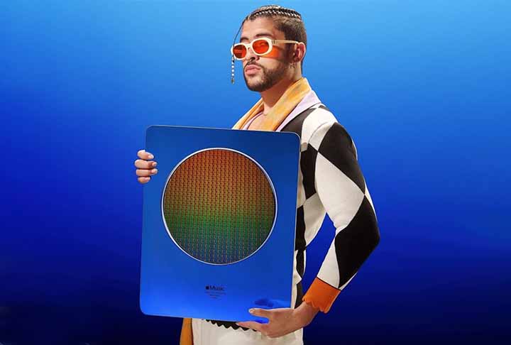 Dois anos depois, apresentou ao público seu álbum de estreia, X 100PRE, seguido por projetos impactantes como YHLQMDLG e El Último Tour del Mundo. 