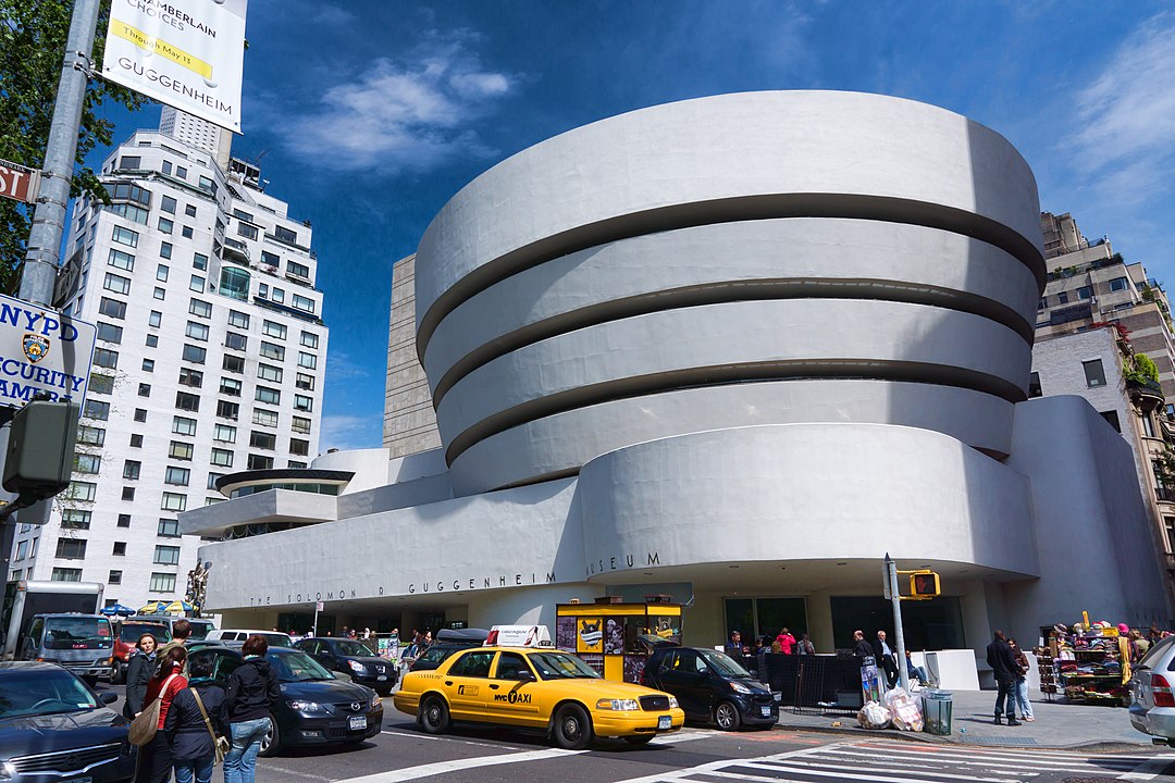 Museu Guggenheim - (Estados Unidos) - O museu em Nova York recebe mais de 1 milhão de visitantes por ano. É famoso pelas linhas curvas da fachada e recebeu o título de Marco Histórico Nacional. 