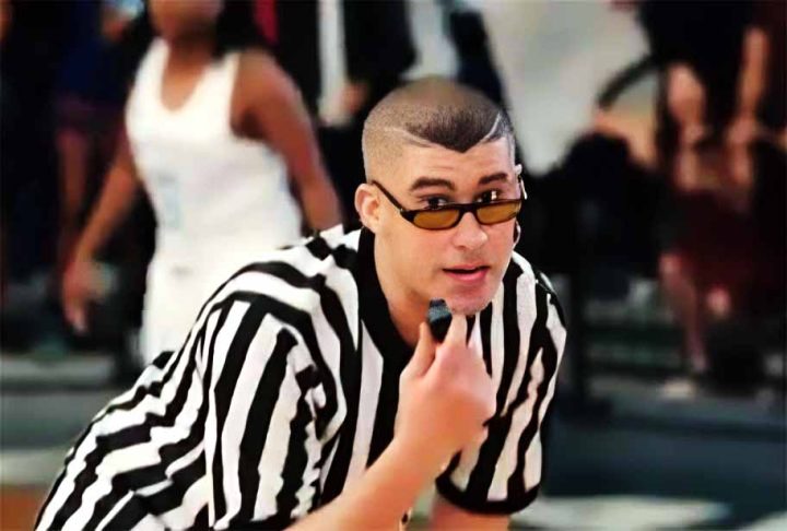 Antes de alcançar reconhecimento internacional, ele cursou comunicação audiovisual na universidade e trabalhou como empacotador em um supermercado, enquanto produzia canções de forma independente.