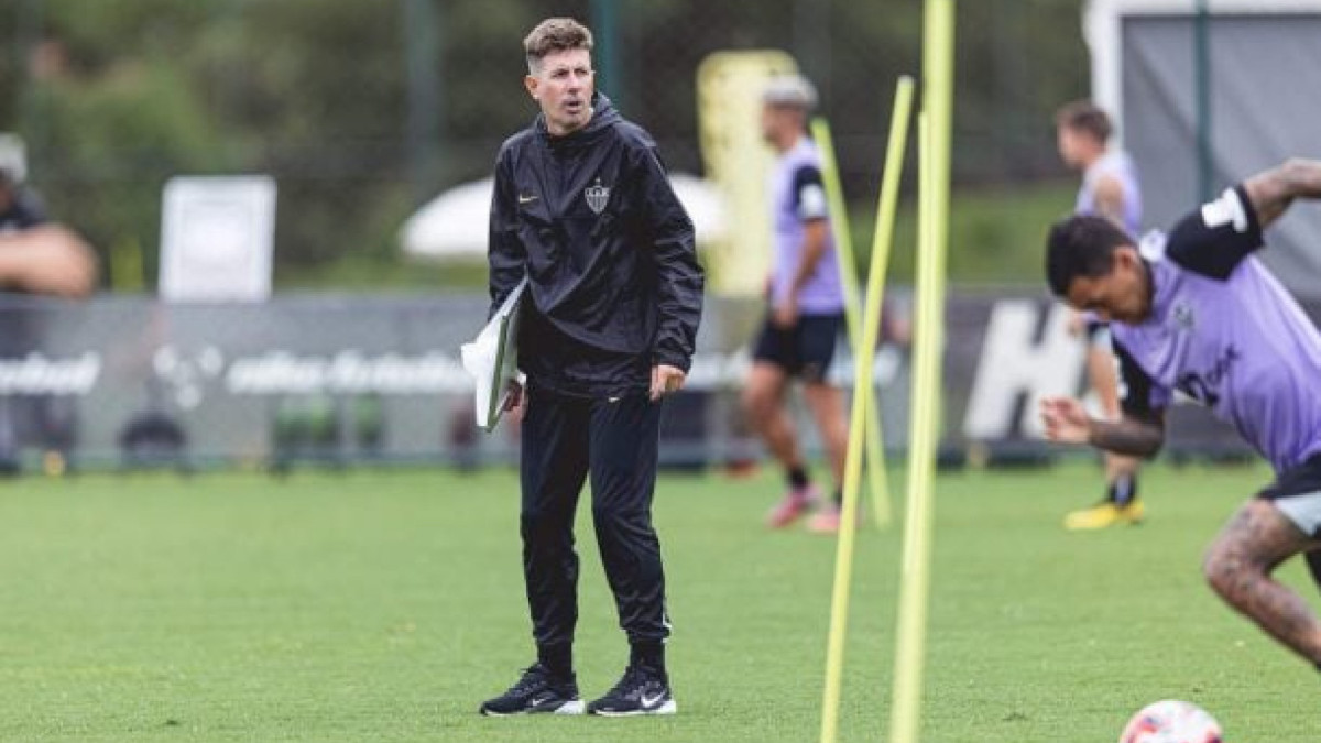 Técnico argentino ficará em Belo Horizonte preparando parte do elenco de olho na disputa do Campeonato Brasileiro