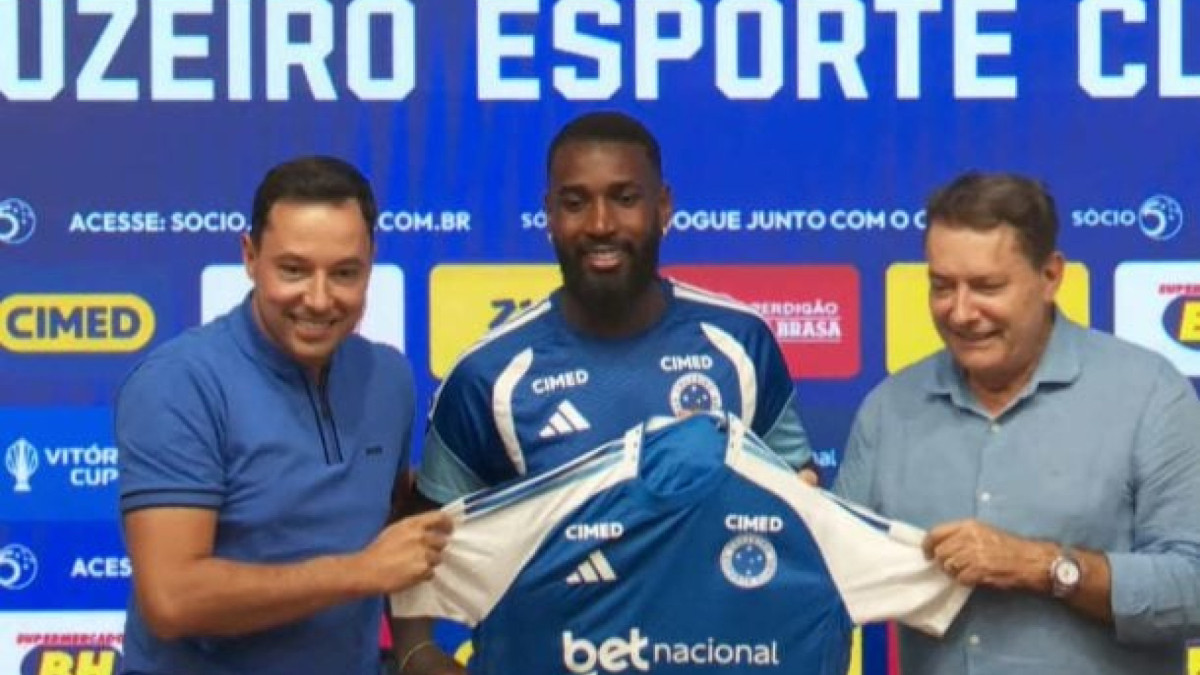 Jogador vai às lágrimas ao falar da relação com o pai e empresário, Marcão, revelando ter passado fome no passado