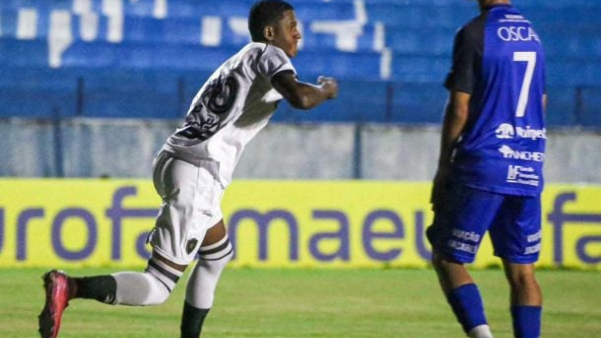 Após massacrar no primeiro tempo, mas só fazer um gol, o Fogão, cadenciando na etapa final, ampliou para 3 a 0 e vai à terceira fase
