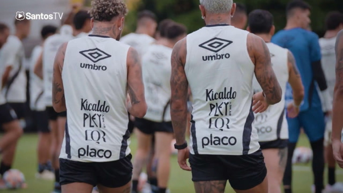 Santos realiza atividades com novo uniforme de treino