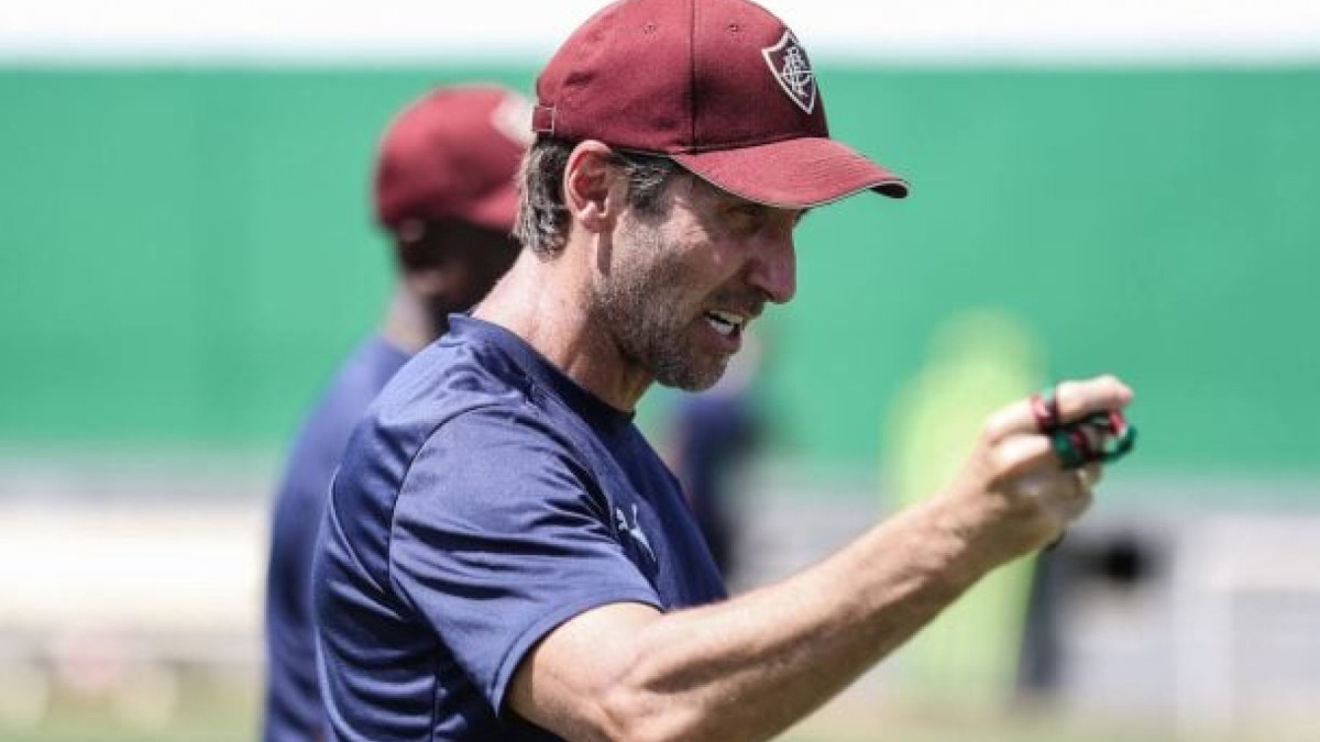 Luis Zubeldía se recupera de uma angioplastia realizada no último fim de semana e ficará fora dos jogos iniciais da temporada