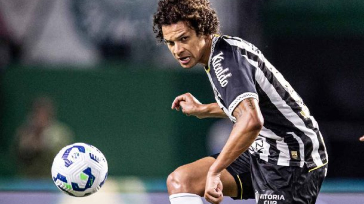 Meio-campista afirmou que se surpreendeu com a postura do camisa 10 santista no dia a dia