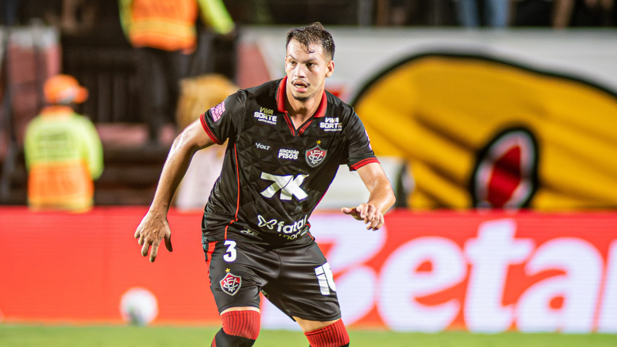 Zé Marcos, zagueiro do Vitória, é alvo do Ceará