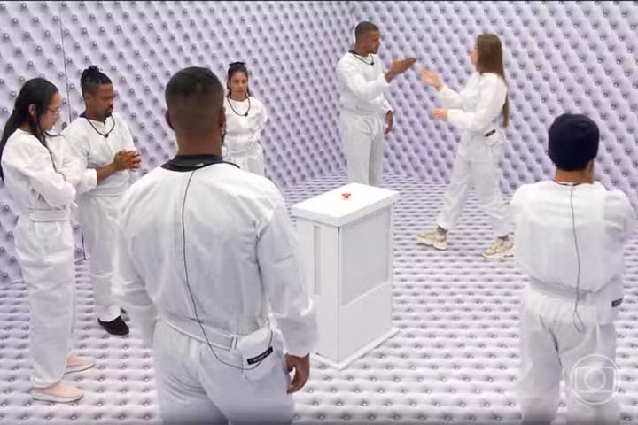 Além disso, os nove candidatos que não entraram na casa e perderam suas respectivas votações terão outra oportunidade. Cada um deles foi para o temido Quarto Branco e disputam duas vagas na casa mais vigiada do Brasil.