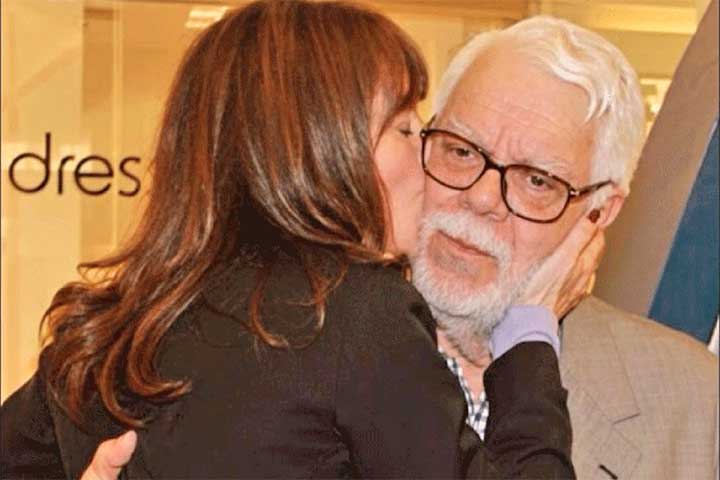 “Maneco foi esse grande gênio da dramaturgia brasileira. Um homem que me presenteou de muitas maneiras. Primeiro com a presença dele, amigo dos meus pais, como ele foi”, declarou Torloni.
