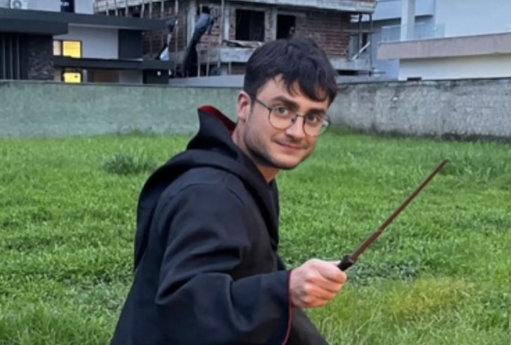 Antes conhecido como Harry O Bruxo, ele anunciou que passará a usar apenas o nome artístico O Bruxo a partir de agora.