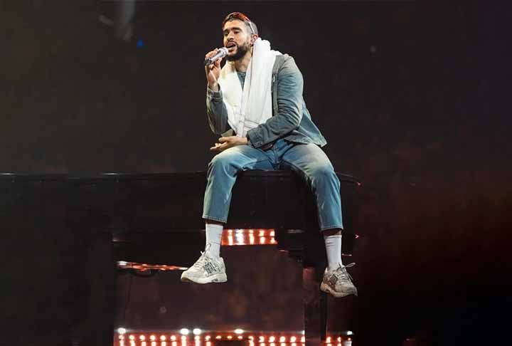 O primeiro grande impulso veio com o single “Soy Peor”, lançado ainda em 2016, que o colocou no radar da cena urbana latina.