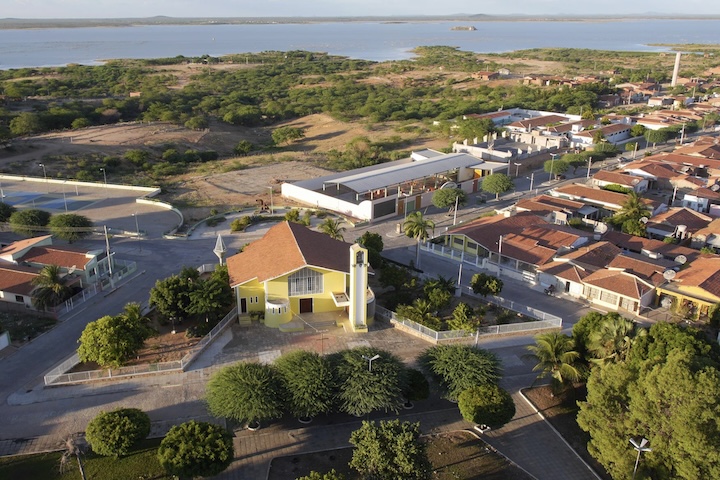 O distrito foi criado em 1922 dentro do então município de Glória e só se emancipou como município em 31 de julho de 1962. 