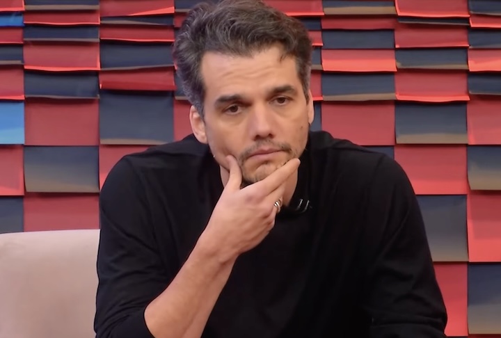 Em outra ocasião, durante participação no programa Papo de Segunda, o artista refletiu sobre como suas origens moldaram sua identidade.