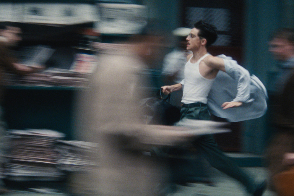 Timoth&eacute;e Chalamet em cena de 'Marty Supreme', filme de Josh Safdie(Foto: Divulga&ccedil;&atilde;o/Diamond Films)