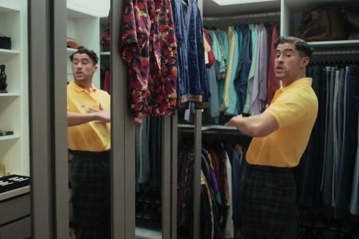 Bad Bunny também marcou presença na TV ao atuar na 3ª temporada da série Narcos, da Netflix, ampliando ainda mais seu alcance artístico além da música.