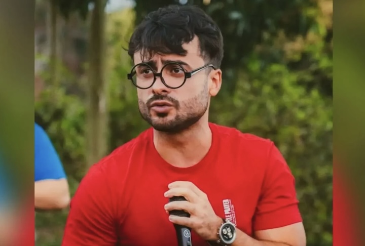 O artista, que canta arrocha, ganhou fama nacional e viralizou em várias ocasiões nas redes sociais. 