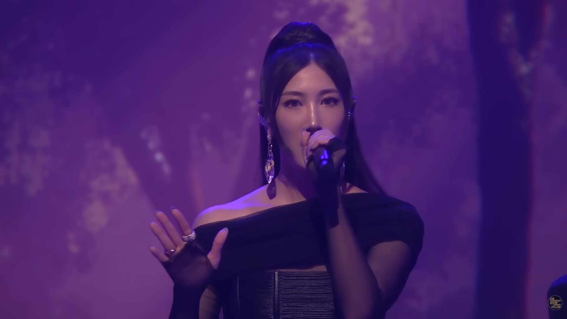 Além do Globo de Ouro, “Golden” recebeu o prêmio de Melhor Canção Original de Filme no Critics Choice Awards 2026. 
