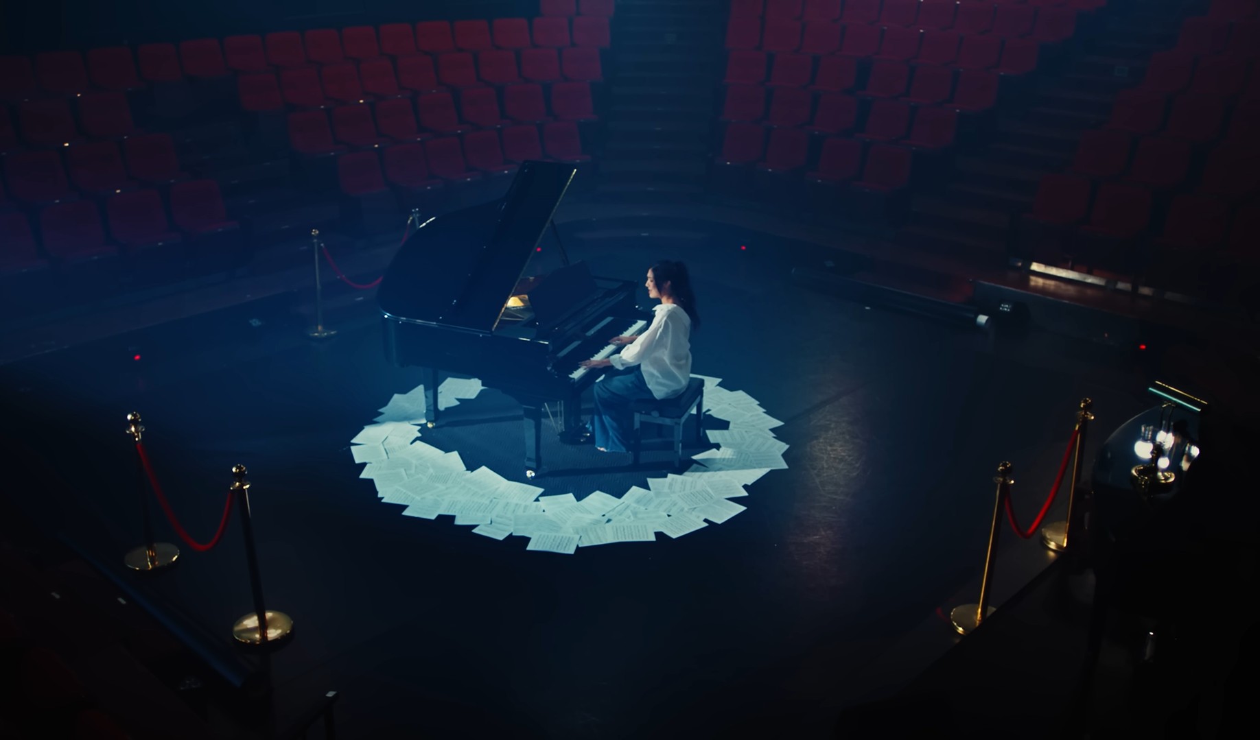 Em outubro de 2025, EJAE assinou contrato com a agência WME e lançou seu primeiro single solo, “In Another World”, no mesmo período.
