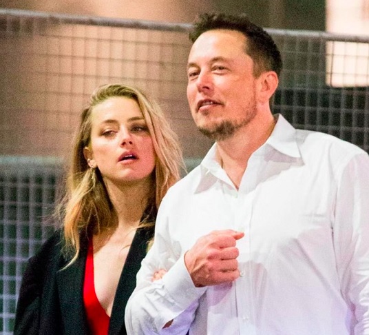 Há especulações de que Elon Musk possa ser o pai dos filhos dela, baseadas em uma disputa legal anterior que envolvia embriões congelados criados durante o relacionamento deles.