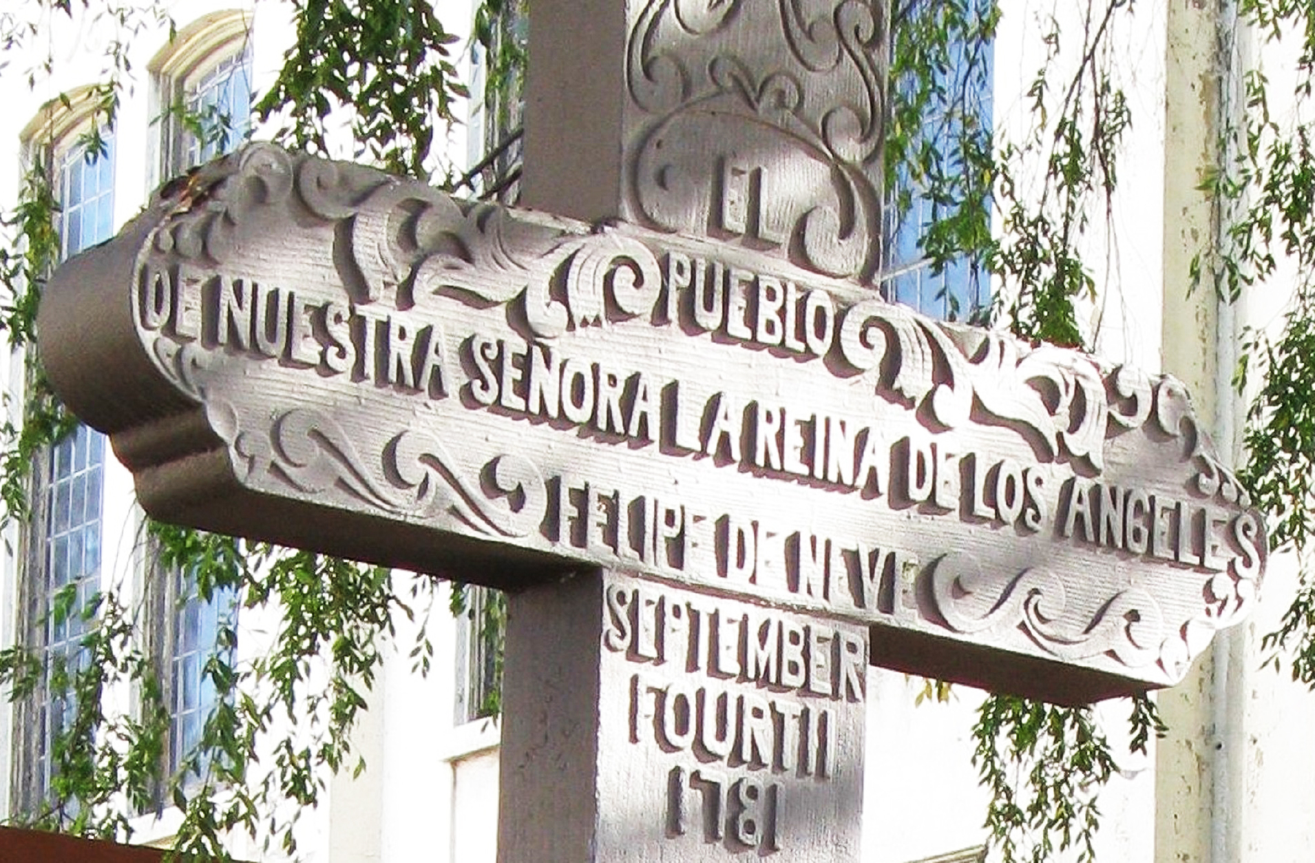 Esse primeiro assentamento espanhol teve o nome de El Pueblo de Nuestra Señora la Reina de los Ángeles sobre el Rio Porciuncula, o que posteriormente batizou a Los Angeles da atualidade.