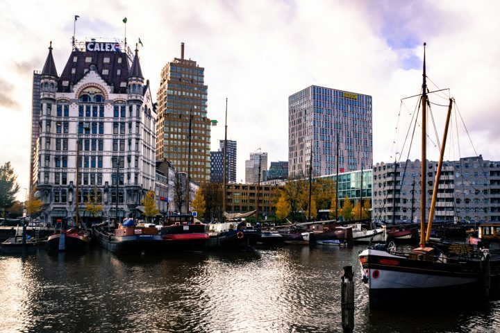 Outro exemplo é Roterdã, que tem 90% do seu território abaixo do nível do mar. 