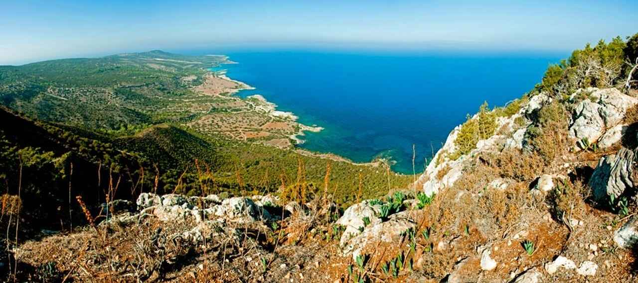 Saiba, então, um pouco mais da história e das atrações deste incrível país conhecido como a Ilha de Afrodite devido à sua associação mitológica com a deusa grega do amor e da beleza.



