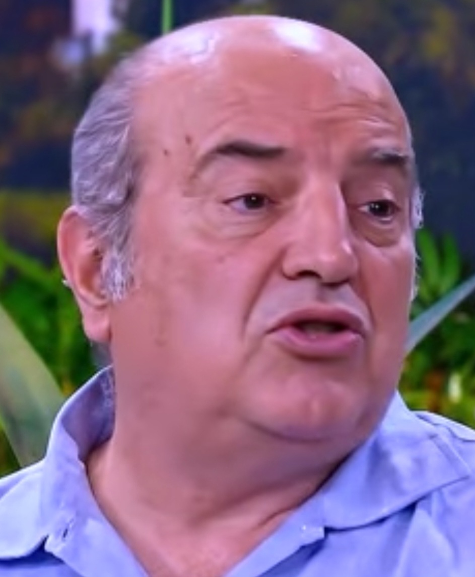 Carlos Alberto disse: Neste Natal eu ganhei um presentão. Dividir o banco da praça com seu criador, o meu pai, Manoel de Nóbrega. Manoel ri e diz: Neste Natal, eu volto a sentar neste banco onde tantas histórias aconteceram. 