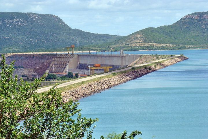 Ele viveu parte dos primeiros anos em Rodelas, cidade que deixou de existir após ser inundada para dar lugar à Usina Hidrelétrica de Itaparica (hoje Usina Luiz Gonzaga). 