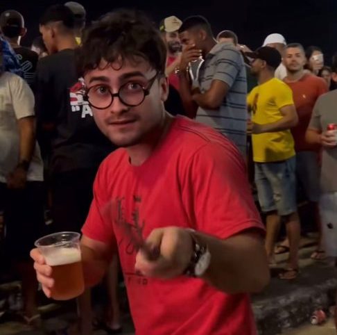 Nas redes sociais, vários internautas entram na brincadeira e se divertem com a semelhança do Harry brasileiro. 