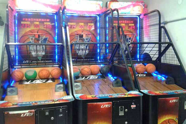 Em São Paulo, por exemplo, o público encontra opções bastante variadas. Um dos locais mais tradicionais é o Lord’s Diversões, no bairro do Tatuapé, que há décadas mantém viva a essência dos fliperamas, com máquinas antigas e pinballs que atraem um público fiel. 
