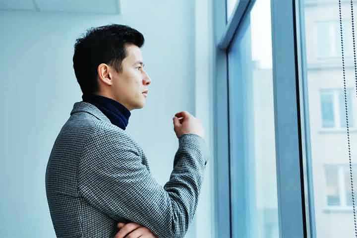 Apesar da promessa de praticidade, a experiência de morar ali varia muito. Nos andares superiores, há apartamentos espaçosos e confortáveis com vista privilegiada.